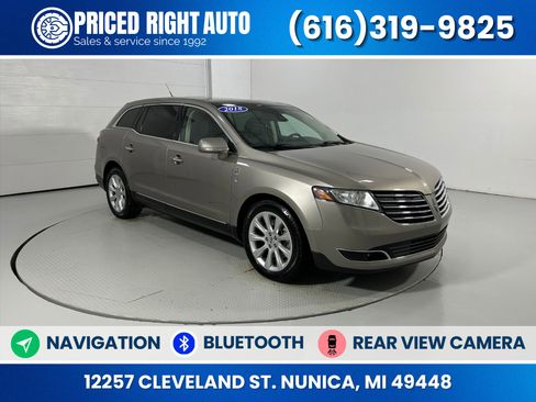 Used 2018 Lincoln MKT AWD image 1