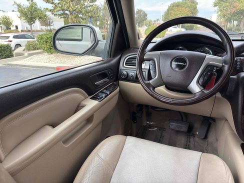 Used 2014 GMC Yukon Denali image 14