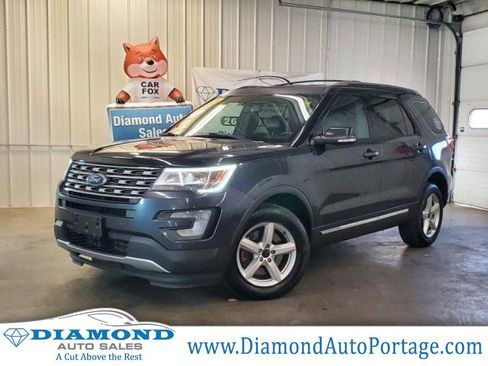 Used 2017 Ford Explorer XLT w/ XLT Technology Feature Bundle image 1