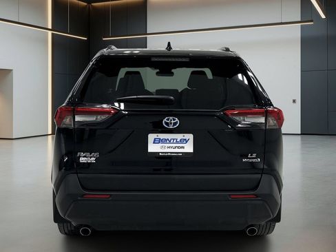 Used 2024 Toyota RAV4 LE AWD/4WD image 5