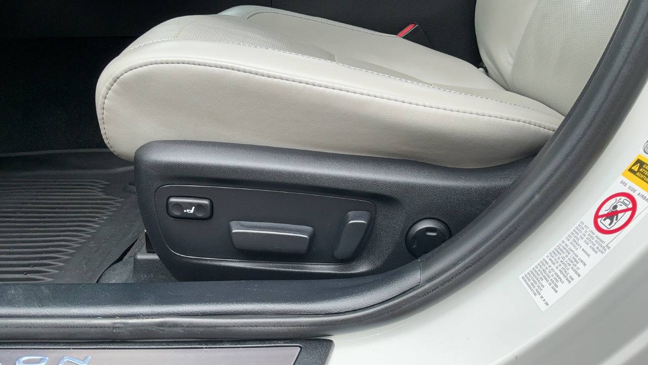 Used 2015 Toyota Avalon Limited FWD image 19