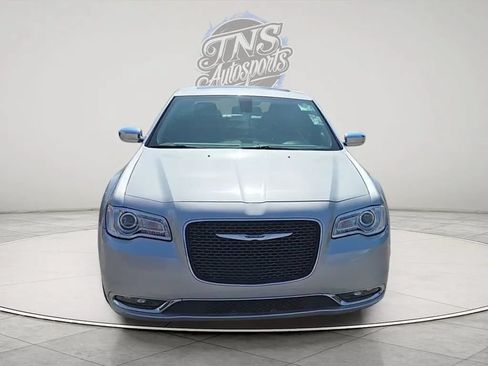 Used 2020 Chrysler 300 Limited RWD image 8