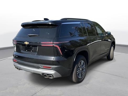 Used 2025 Chevrolet Traverse LT w/ Driver Confidence Package image 8