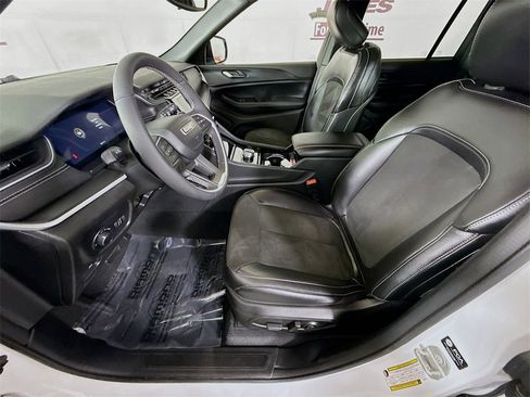 Used 2023 Jeep Grand Cherokee Altitude image 24