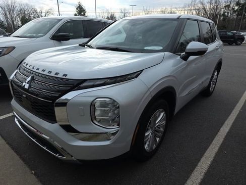 Used 2022 Mitsubishi Outlander ES image 8