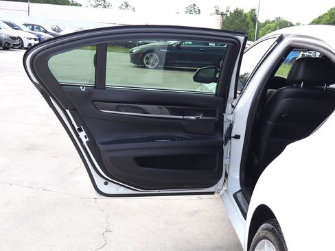 Used 2015 BMW 750Li xDrive AWD/4WD image 34