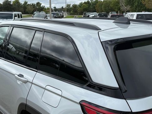 New 2025 Jeep Grand Cherokee Altitude image 36