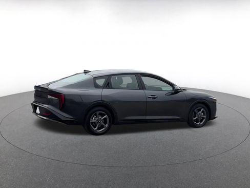 Used 2025 Kia K4 LXS image 2