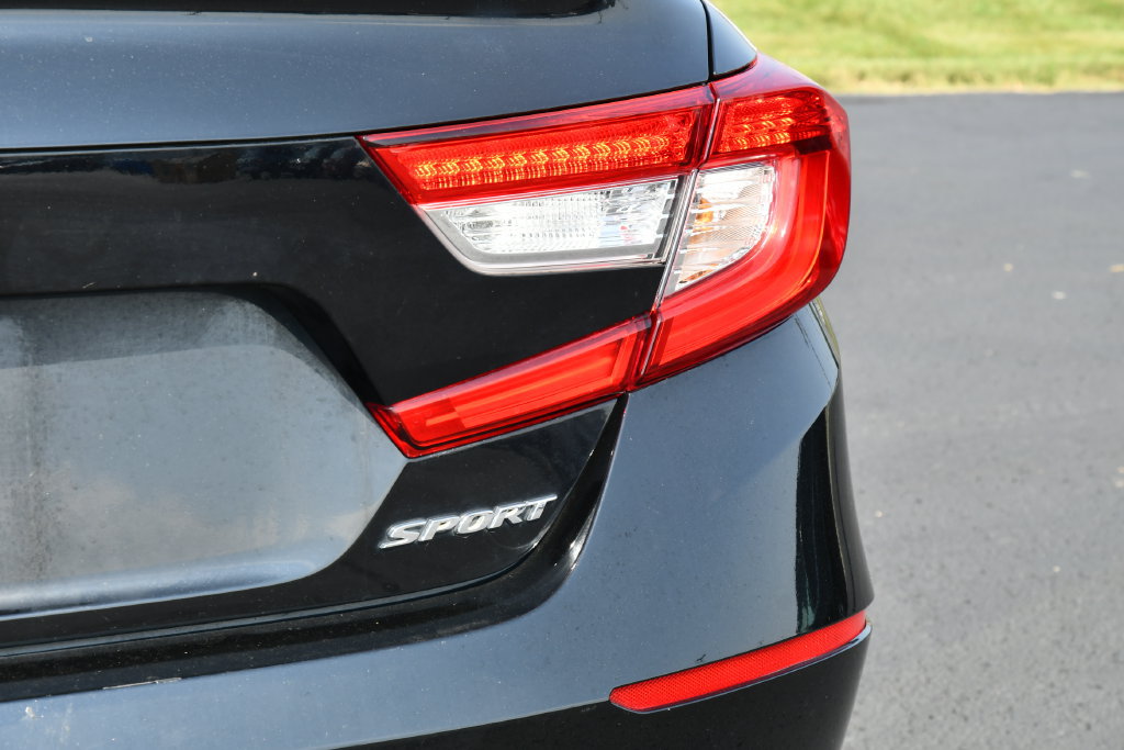 Used 2018 Honda Accord Sport image 26