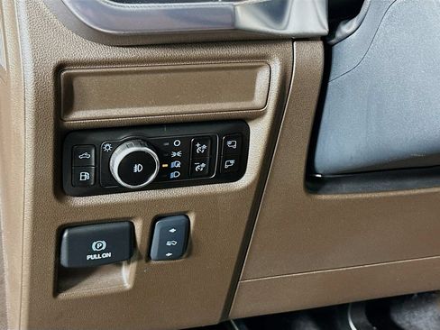 Used 2025 Ford F150 King Ranch AWD/4WD image 11