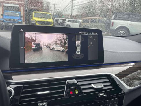 Used 2023 BMW M550i xDrive w/ Executive Package image 27