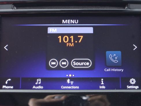 Used 2020 Nissan Rogue Sport S image 19