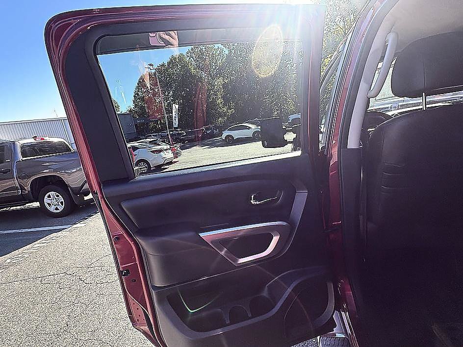 Used 2017 Nissan Titan SV RWD image 22