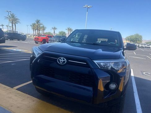 Used 2020 Toyota 4Runner SR5 AWD/4WD image 2
