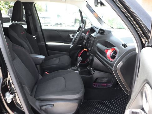 Used 2023 Jeep Renegade Trailhawk AWD/4WD image 33