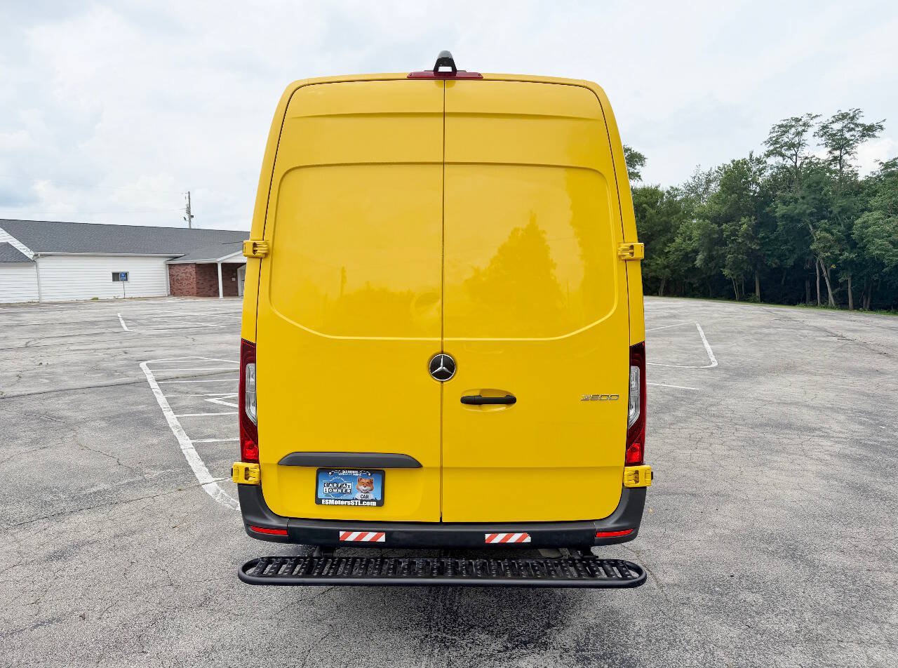 Used 2021 Mercedes-Benz Sprinter 2500 image 6
