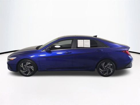 Certified 2025 Hyundai Elantra Limited FWD image 8