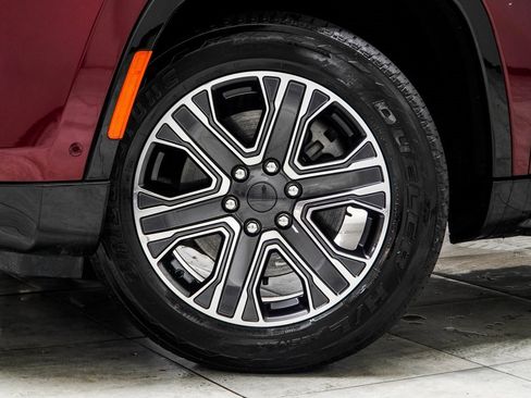 Used 2024 Jeep Wagoneer L Series II w/ Flexible Seating Group image 3