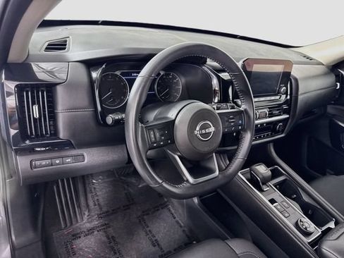 Used 2025 Nissan Pathfinder SV AWD/4WD image 9