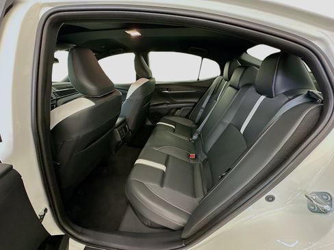 Used 2025 Toyota Camry SE image 29