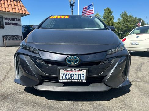 Used 2017 Toyota Prius Prime Premium image 2
