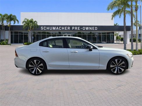 Used 2022 Volvo S60 B5 Momentum w/ Premium Package image 8