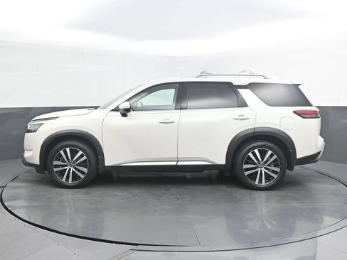 Used 2023 Nissan Pathfinder Platinum w/ Black Appearance Package AWD/4WD image 2