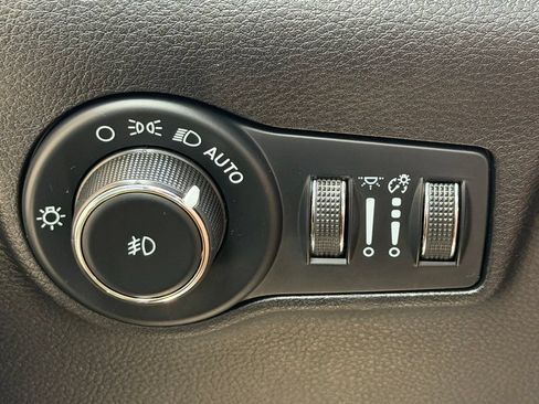 Used 2023 Jeep Compass Latitude w/ Convenience Group AWD/4WD image 11