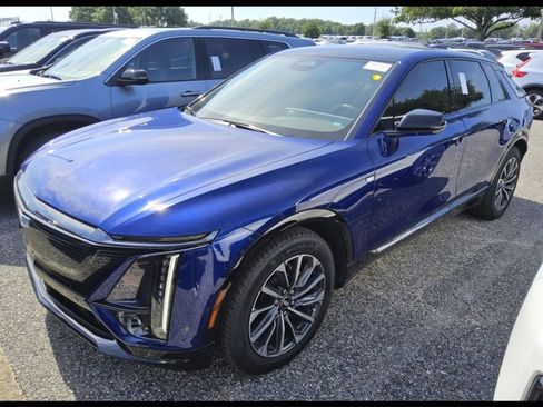 Used 2025 Cadillac Lyriq Sport RWD image 3