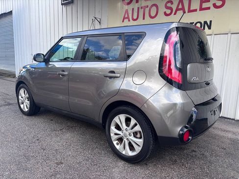 Used 2016 Kia Soul + FWD image 10