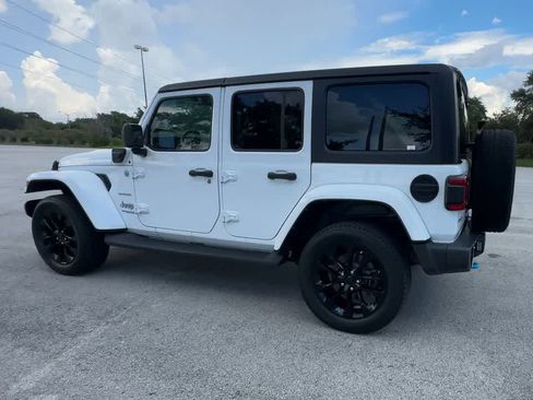 Certified 2022 Jeep Wrangler Unlimited Sahara AWD/4WD image 6