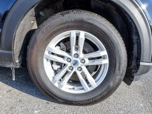 Used 2023 Ford Explorer XLT w/ Equipment Group 202A image 8