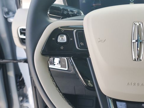 New 2026 Lincoln Corsair Premiere image 17