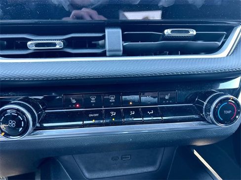 Used 2025 Chevrolet Equinox LT image 23