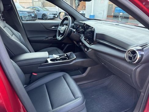 Used 2025 Chevrolet Equinox LT w/ Convenience Package II image 10