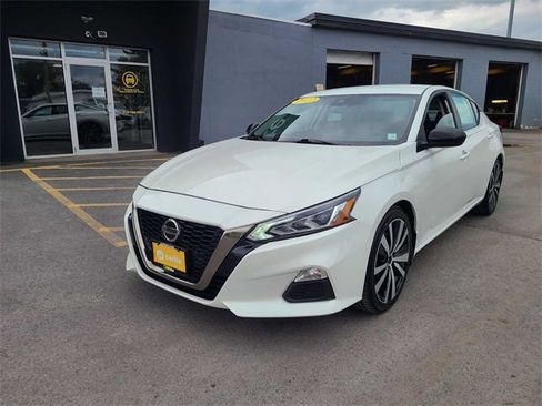 Used 2022 Nissan Altima 2.5 SR image 1