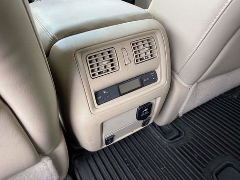 Used 2016 Nissan Pathfinder Platinum image 11