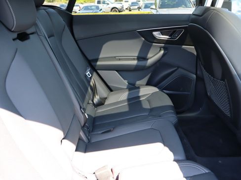 Used 2019 Audi Q8 Premium Plus w/ Premium Plus image 14