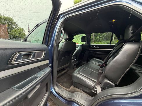 Used 2016 Ford Explorer XLT w/ Equipment Group 202A AWD/4WD image 23