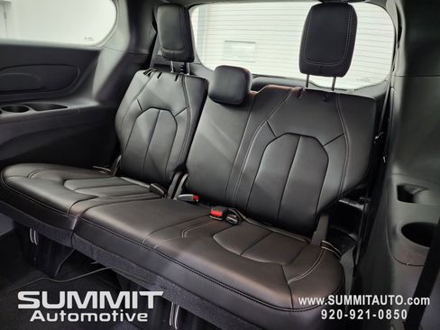 New 2026 Chrysler Pacifica Select AWD/4WD image 10
