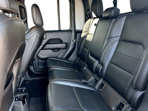 Used 2021 Jeep Gladiator Overland w/ Popular Equipment Package image 10