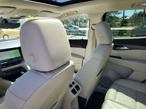 Used 2022 Buick Envision Avenir w/ Technology Package II image 11