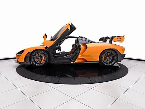 Used 2019 McLaren Senna image 13
