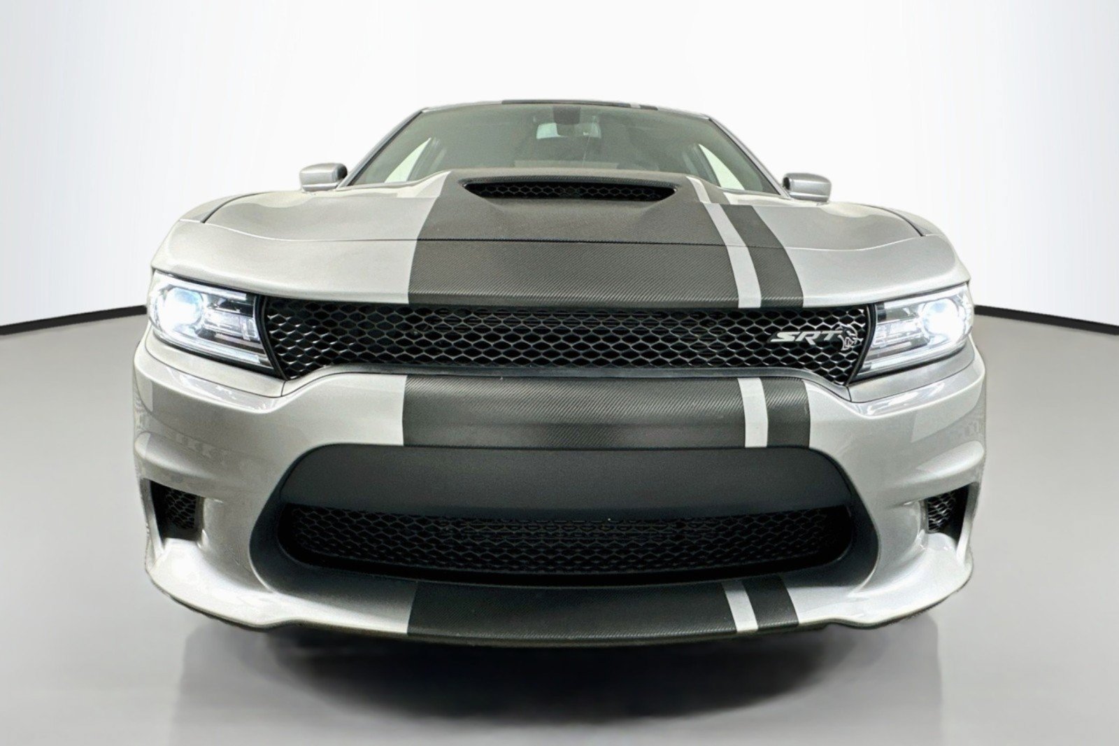 Used 2018 Dodge Charger SRT Hellcat w/ Harman/Kardon Audio Group RWD image 2