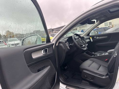 Used 2025 Volvo XC40 B5 Core w/ Protection Package Premier image 20
