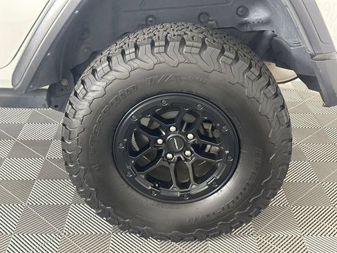 Used 2022 Jeep Wrangler Unlimited Sport w/ Xtreme Recon 35" Tire Package AWD/4WD image 10