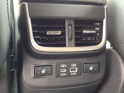 Used 2025 Subaru Outback Limited image 12