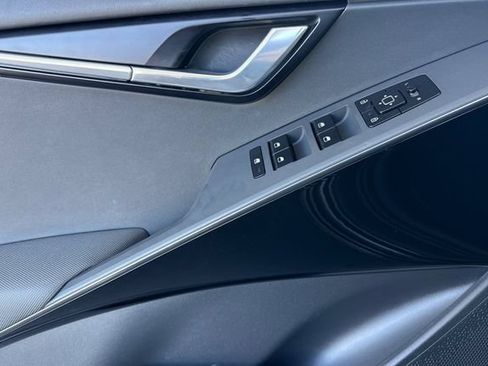 Certified 2024 Kia Niro Wind FWD image 13