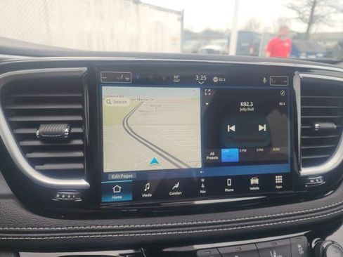 New 2026 Chrysler Pacifica Limited image 6