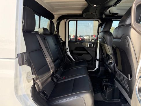 Used 2025 Jeep Gladiator Sport AWD/4WD image 28